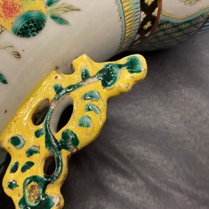 A pair of Chinese famille rose vases, 19th C. — 照片 12