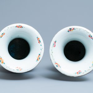 A pair of Chinese famille rose vases, 19th C. — 照片 5