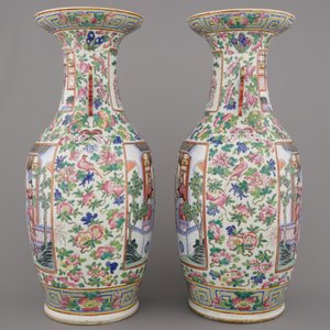 A pair of Chinese famille rose vases, 19th C. — 照片 3