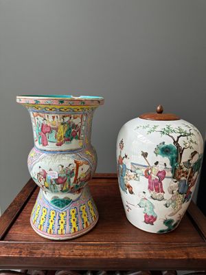 A pair of Chinese famille rose vases, a spittoon and a jar with cover, 19th C. — 照片 1