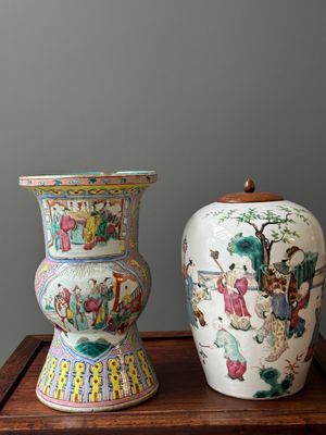 A pair of Chinese famille rose vases, a spittoon and a jar with cover, 19th C. — 照片 2