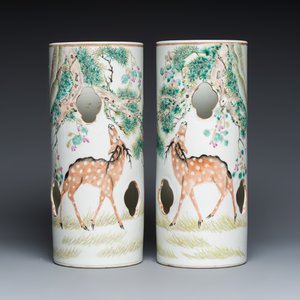 A pair of Chinese famille rose vases and a pair of openworked qianjiang cai hat stands — foto 2