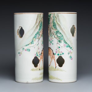 A pair of Chinese famille rose vases and a pair of openworked qianjiang cai hat stands — foto 6