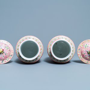 A pair of Chinese famille rose vases and covers, Hongxian mark, Republic — photo 5