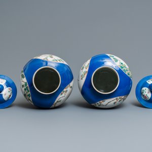 A pair of Chinese famille rose vases and covers, Qianlong mark, 19th C. — 照片 5