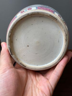A pair of Chinese famille rose vases and covers with mountainous river landscapes, Yongzheng — 照片 18