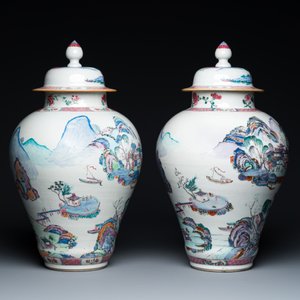 A pair of Chinese famille rose vases and covers with mountainous river landscapes, Yongzheng — 照片 4