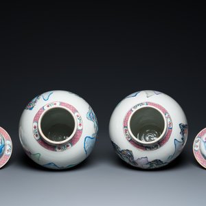 A pair of Chinese famille rose vases and covers with mountainous river landscapes, Yongzheng — 照片 5