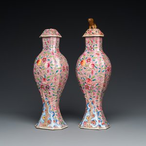 A pair of Chinese famille rose vases and covers, Yongzheng — 照片 2