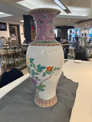 A pair of Chinese famille rose vases and two vases, Qianlong mark, 20th C. — photo 14