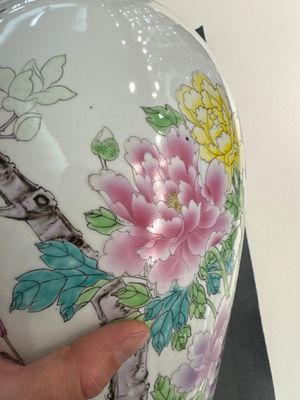A pair of Chinese famille rose vases and two vases, Qianlong mark, 20th C. — photo 18