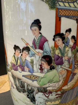 A pair of Chinese famille rose vases and two vases, Qianlong mark, 20th C. — photo 28