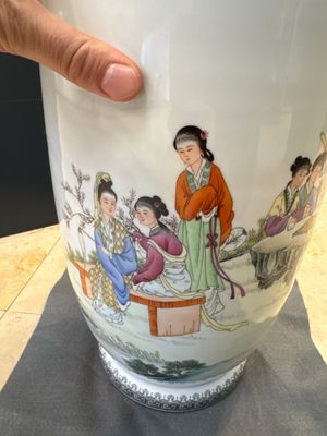 A pair of Chinese famille rose vases and two vases, Qianlong mark, 20th C. — photo 29