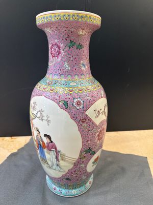 A pair of Chinese famille rose vases and two vases, Qianlong mark, 20th C. — photo 35