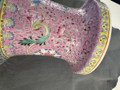 A pair of Chinese famille rose vases and two vases, Qianlong mark, 20th C. — photo 39