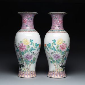 A pair of Chinese famille rose vases and two vases, Qianlong mark, 20th C. — photo 11