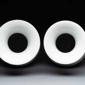A pair of Chinese famille rose vases and two vases, Qianlong mark, 20th C. — photo 12