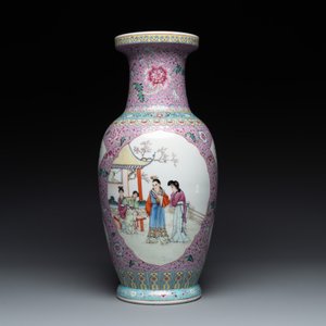 A pair of Chinese famille rose vases and two vases, Qianlong mark, 20th C. — photo 16