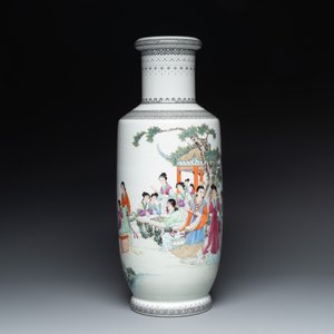 A pair of Chinese famille rose vases and two vases, Qianlong mark, 20th C. — photo 2