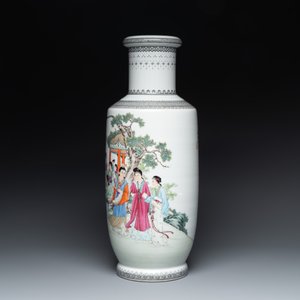 A pair of Chinese famille rose vases and two vases, Qianlong mark, 20th C. — photo 3