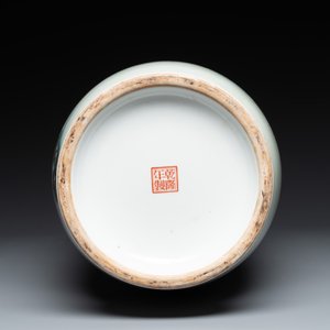 A pair of Chinese famille rose vases and two vases, Qianlong mark, 20th C. — photo 7
