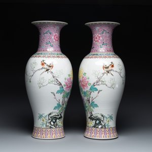 A pair of Chinese famille rose vases and two vases, Qianlong mark, 20th C. — photo 8