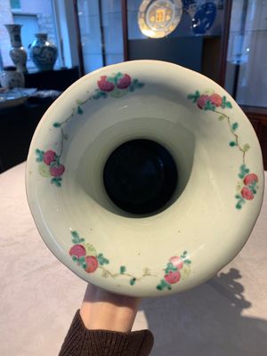 A pair of Chinese famille rose vases for the Straits or Peranakan market, 19th C. — foto 17