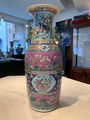 A pair of Chinese famille rose vases for the Straits or Peranakan market, 19th C. — foto 2