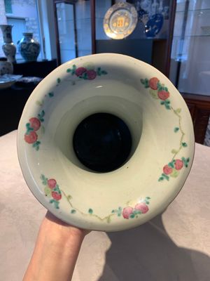 A pair of Chinese famille rose vases for the Straits or Peranakan market, 19th C. — foto 6