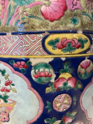 A pair of Chinese famille rose vases for the Straits or Peranakan market, 19th C. — foto 9