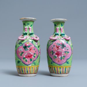 A pair of Chinese famille rose vases for the Straits or Peranakan market, 19th C. — 照片 1
