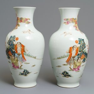 A pair of Chinese famille rose vases, Qianlong mark, 20th C. — 照片 2