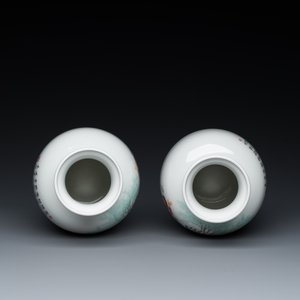 A pair of Chinese famille rose vases, Qianlong mark, 20th C. — 照片 5
