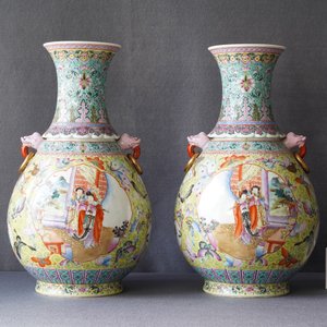 A pair of Chinese famille rose vases, Qianlong mark, Republic — 照片 13