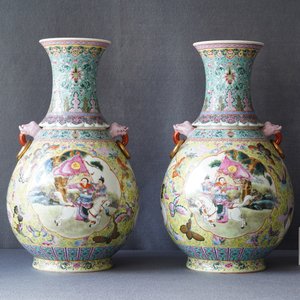 A pair of Chinese famille rose vases, Qianlong mark, Republic — 照片 14