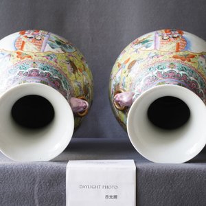A pair of Chinese famille rose vases, Qianlong mark, Republic — 照片 15