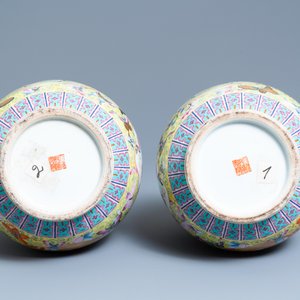 A pair of Chinese famille rose vases, Qianlong mark, Republic — 照片 6
