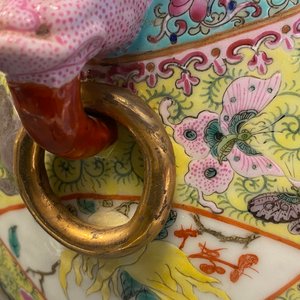 A pair of Chinese famille rose vases, Qianlong mark, Republic — 照片 8