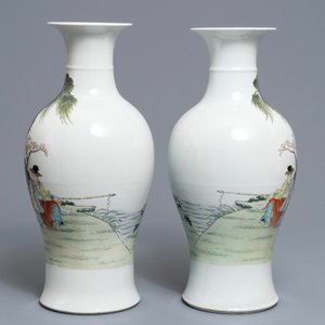 A pair of Chinese famille rose vases, Qianlong mark, Republic, 20th C. — photo 4