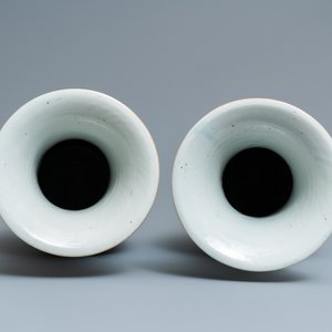 A pair of Chinese famille rose vases with birds, 19/20th C. — photo 5