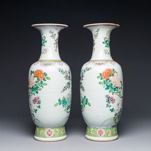 A pair of Chinese famille rose vases with birds among blossoming branches, Qianlong mark, Republic — 照片 2