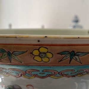 A pair of Chinese famille rose vases with birds among blossoms, 19th C. — 照片 12