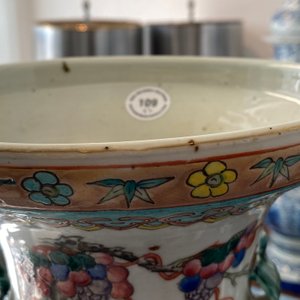 A pair of Chinese famille rose vases with birds among blossoms, 19th C. — 照片 13