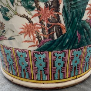 A pair of Chinese famille rose vases with birds among blossoms, 19th C. — 照片 16