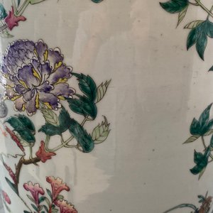 A pair of Chinese famille rose vases with birds among blossoms, 19th C. — 照片 24