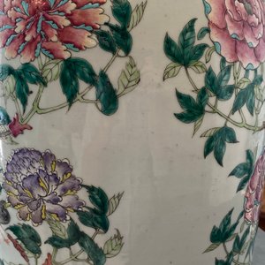 A pair of Chinese famille rose vases with birds among blossoms, 19th C. — 照片 25