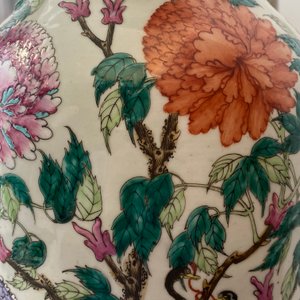 A pair of Chinese famille rose vases with birds among blossoms, 19th C. — 照片 42