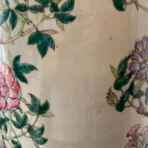 A pair of Chinese famille rose vases with birds among blossoms, 19th C. — 照片 46