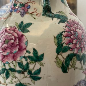 A pair of Chinese famille rose vases with birds among blossoms, 19th C. — 照片 47