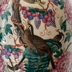 A pair of Chinese famille rose vases with birds among blossoms, 19th C. — 照片 51